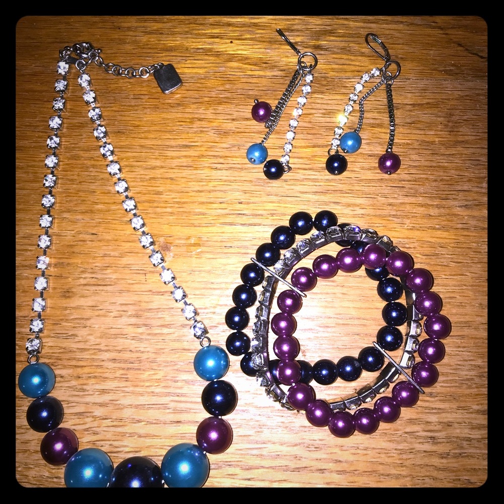 Nine West Necklace Set